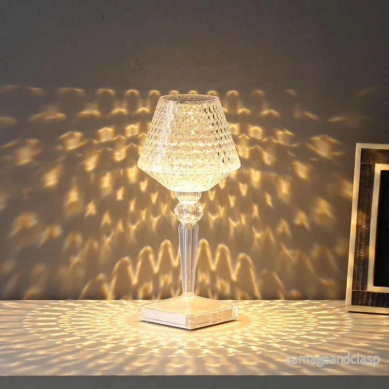 Liesbeth Crystal Lamp – Lyxig Bordslampa med USB-laddningsfunktion Veska