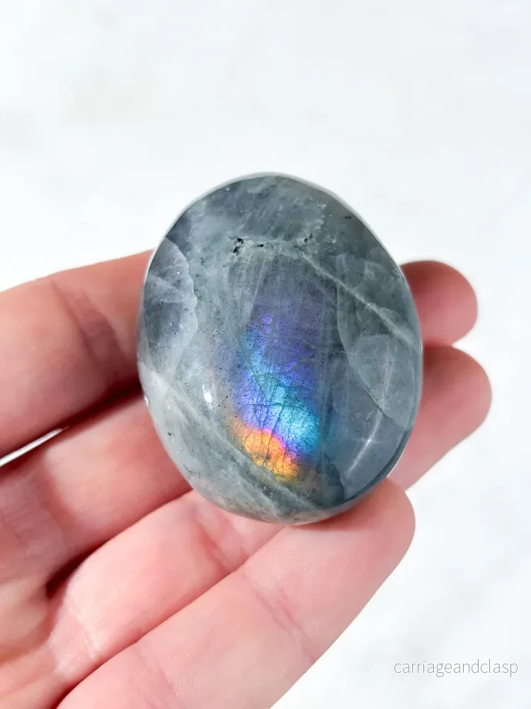 Liten labradorit-palmsten (Nr. 32)