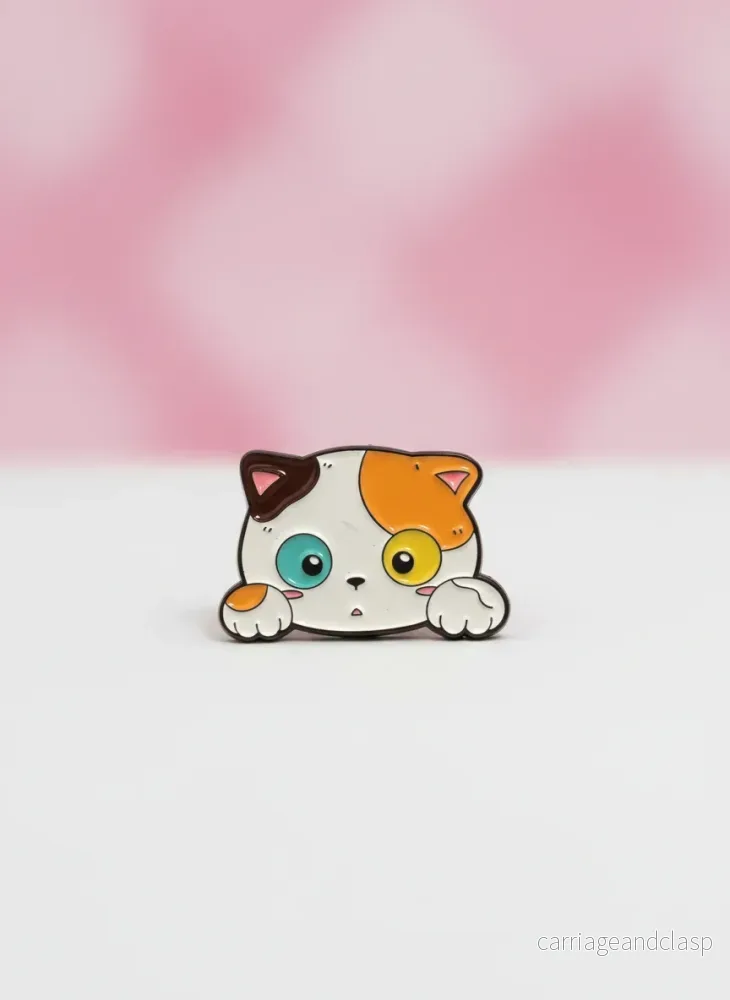Pin – Fläckig nyfiken katt Pin – Fläckig nyfiken katt