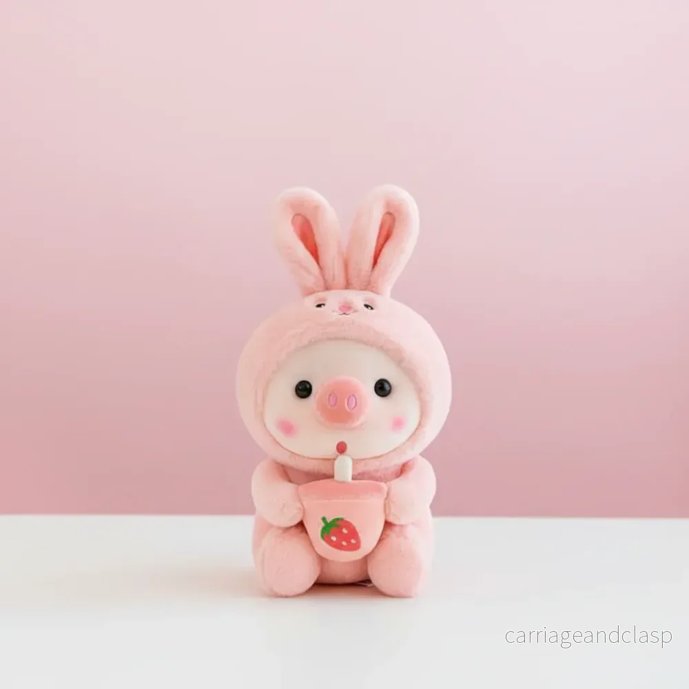 Söt Gris i Kanindräkt med Jordgubbsdricka – Mjukisdjur 25cm Kawaii