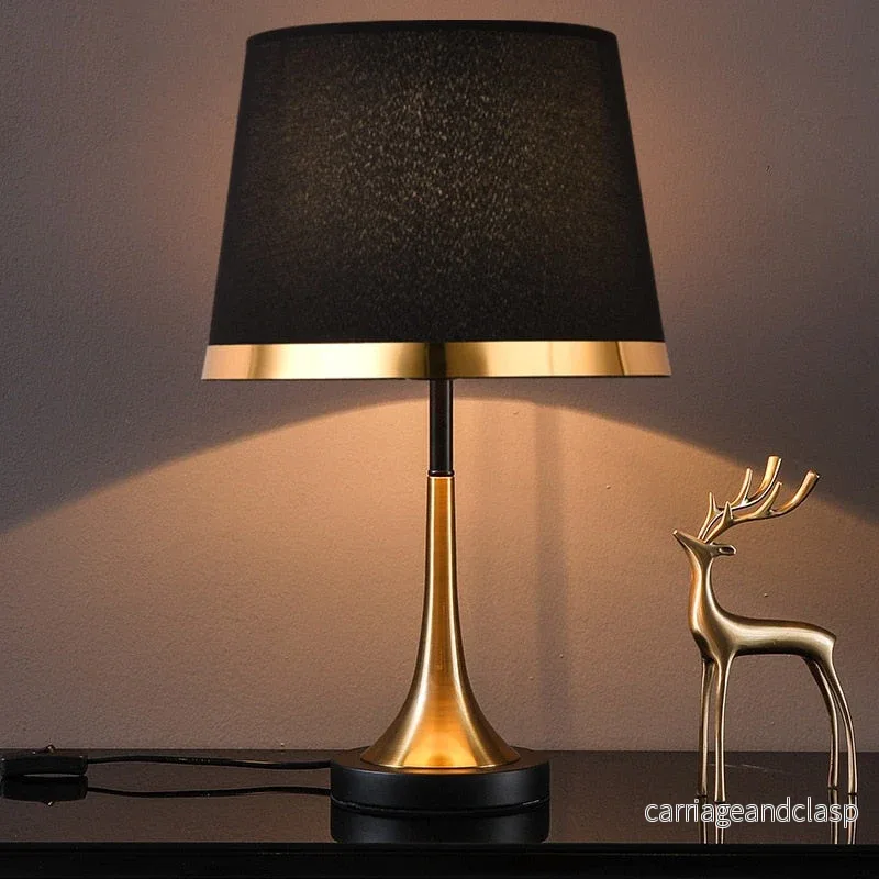 GiltGlow – Elegant Guld och Svart Retro Bordslampa | Veska - Bild 2