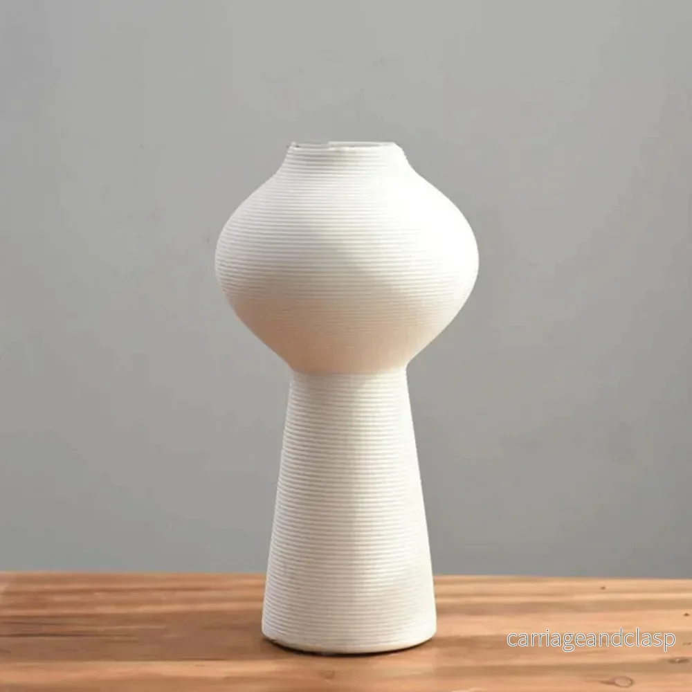 Handgjord keramikvas Veskaanche, elegant vit dekoration med ring skulptur | Veska