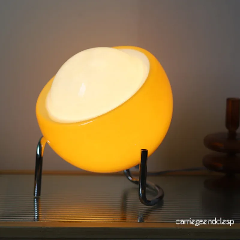 Veska | Aurivio Bordslampa | Glas & Rostfritt Stål | Retro-Nordisk Design | LED Nattlampa Beige/Orange | Ø21×H25 cm Veska | Aurivio Bordslampa | Glas & Rostfritt Stål | Retro-Nordisk Design | LED Nattlampa Beige/Orange | Ø21×H25 cm