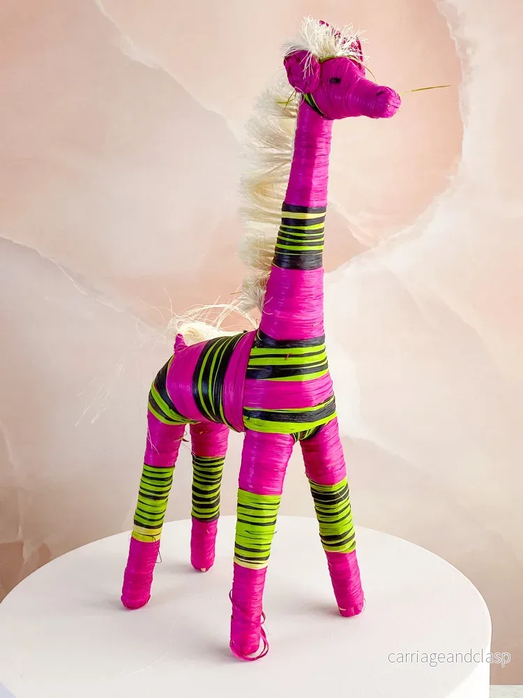 Hand -tråkig giraff från Madagaskar - Bild 3