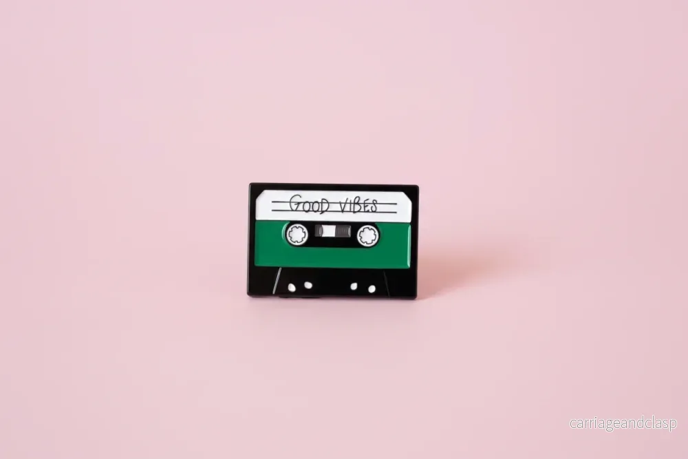 Pin – Kassettband ”Good vibes” (grön) Pin – Kassettband ”Good vibes” (grön)