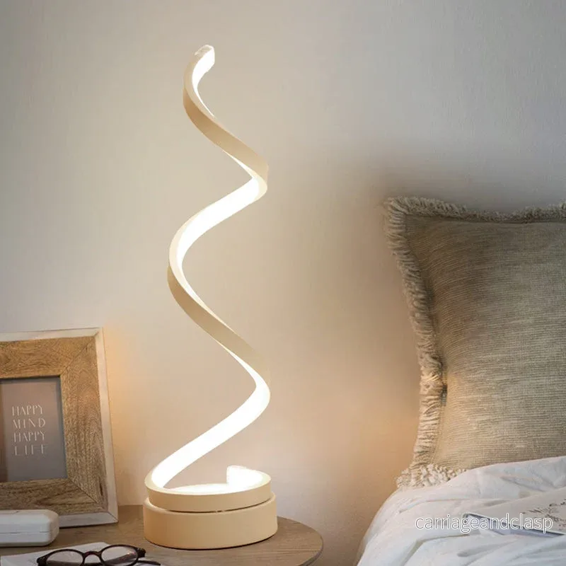 SpiraLuxe – Modern LED Bordslampa med Spiraldesign Veska