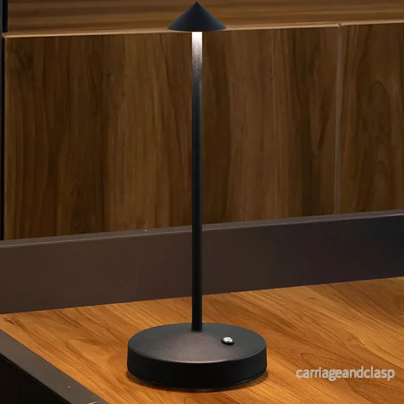 Modern Enkelhet Triangel Kon Rund Akryl Cylindern Järn LED Bordslampa för Vardagsrummet | Veska Modern Enkelhet Triangel Kon Rund Akryl Cylindern Järn LED Bordslampa för Vardagsrummet | Veska