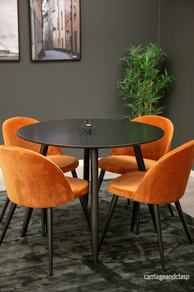 Velvet & Plaza Matgrupp Rostig orange/Svart Velvet & Plaza Matgrupp Rostig orange/Svart