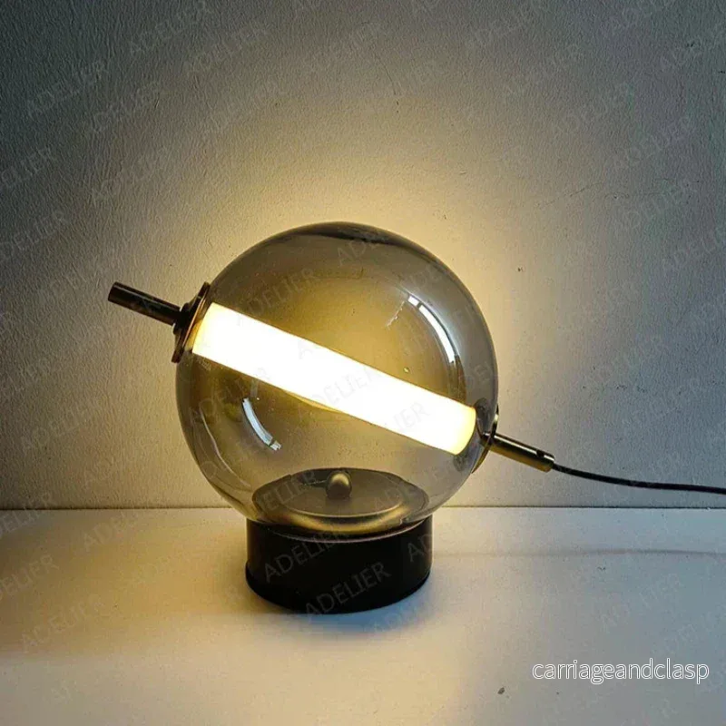 Stilig Bordslampa med Retro Karaktär | Veska