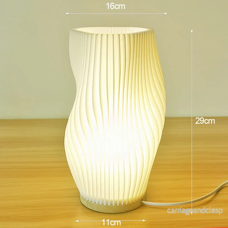 Veska | Frenchlight Bordslampa - Elegant Plisserad Bordslampa i Fransk Kräm för Atmosfäriska Utrymmen