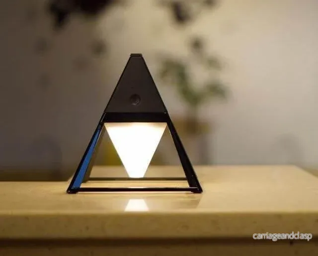 Pyramid Modern Touch Sänglamp Dekor | Veska Pyramid Modern Touch Sänglamp Dekor | Veska