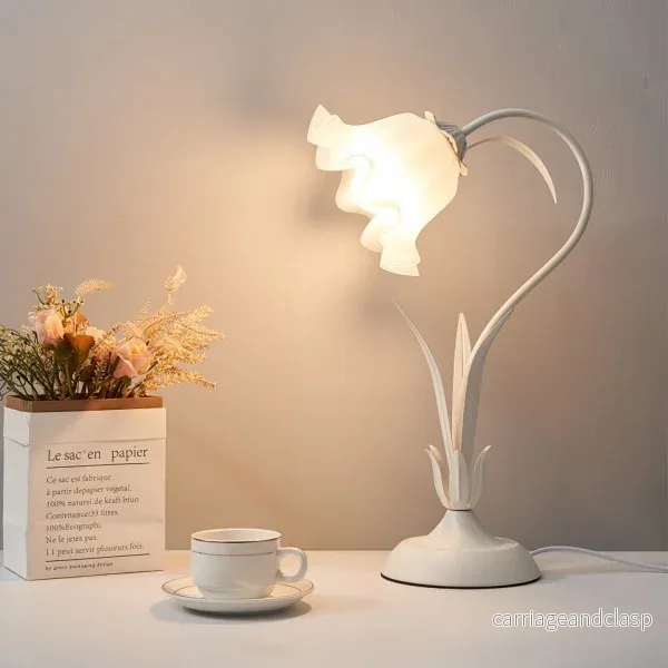 BloomBeam – Justerbar Retro Bordslampa | Veska BloomBeam – Justerbar Retro Bordslampa | Veska