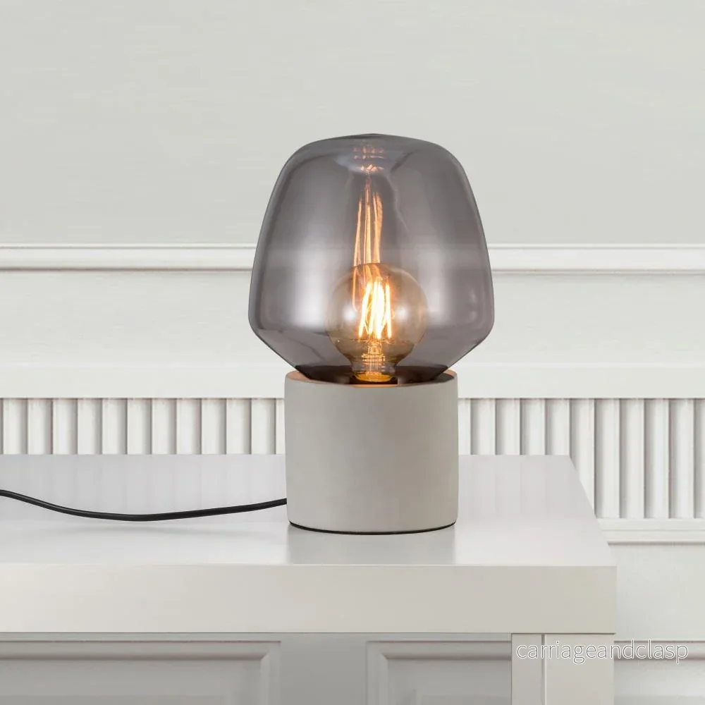 Veska | Elegant CementGlo Petite Table Lamp - för en Lyxig Interiör - Bild 3