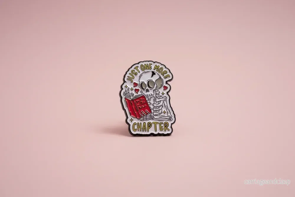 Pin -”Just one more chapter” Skelett Pin -”Just one more chapter” Skelett