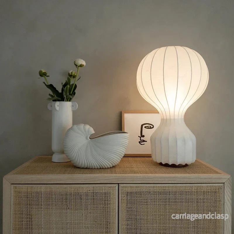 Wabi Sabi Bordslampa med Sidenlamp vanlig – Minimalistisk LED-lampa för Vardagsrum och Matrum | Veska Wabi Sabi Bordslampa med Sidenlamp vanlig – Minimalistisk LED-lampa för Vardagsrum och Matrum | Veska