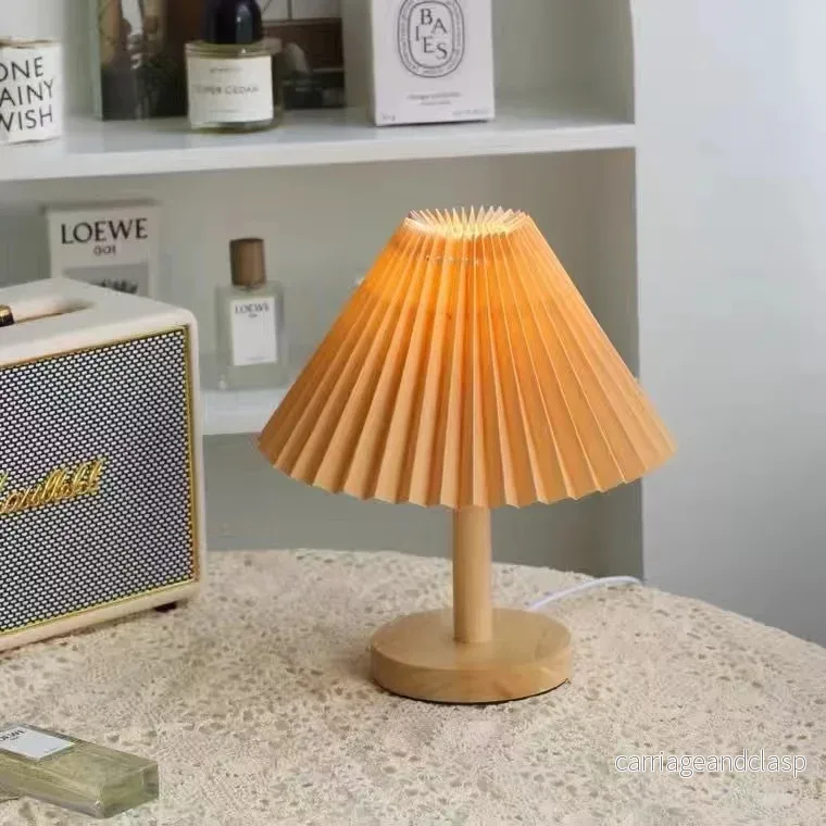 Veska | Vikbar Plisserad Bordslampa - Stylisk Vikbar LED Bordslampa för Unik Inredningsdesign