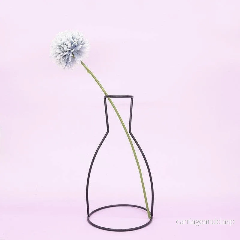 Sleek Iron Line Vase Stativ | Veska