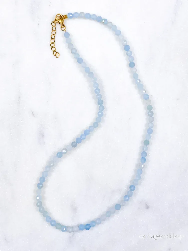 Halsband med akvamarin och fasetter
