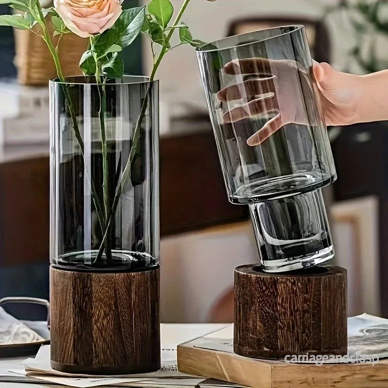 Lyxig glasvas med träbas Elegant och modern | Veska