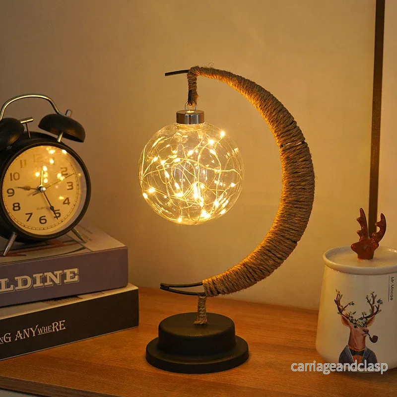 MoonGlow Lamp – Stilig Smedjärn LED Bordsbelysning Veska MoonGlow Lamp – Stilig Smedjärn LED Bordsbelysning Veska