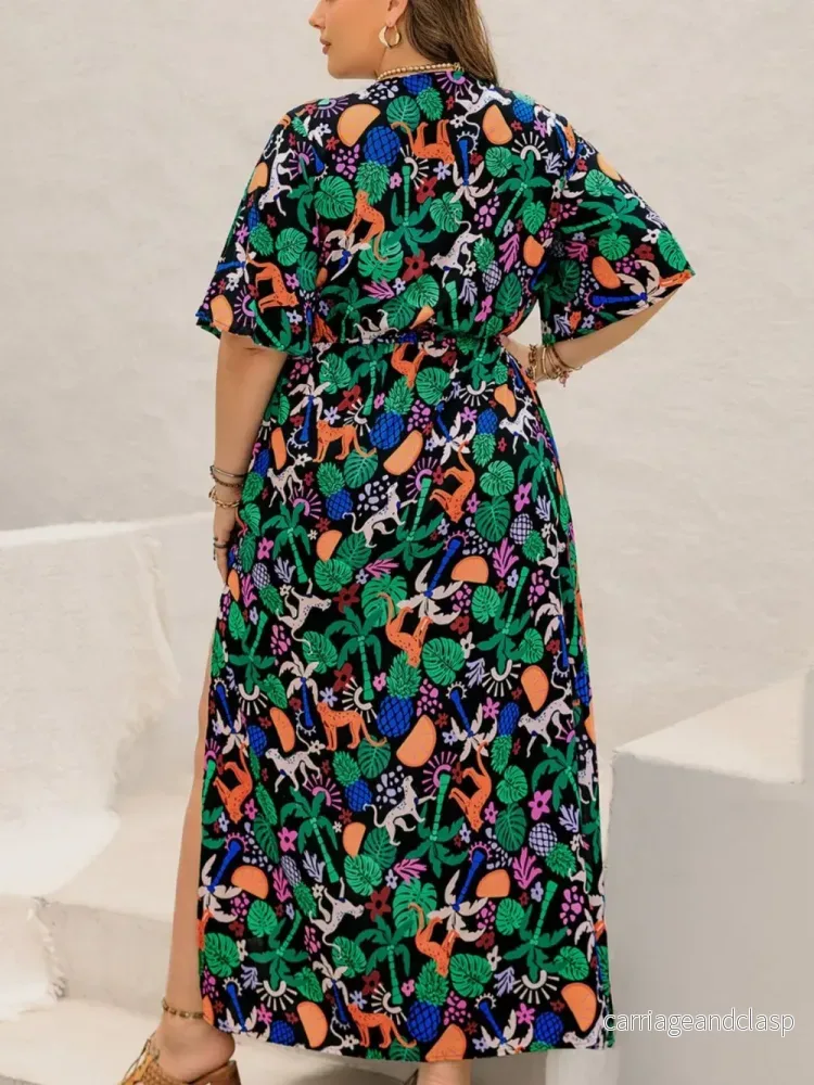 Plus size maxiklänning i lekfullt mönster – avslappnad elegans med slit - Bild 2