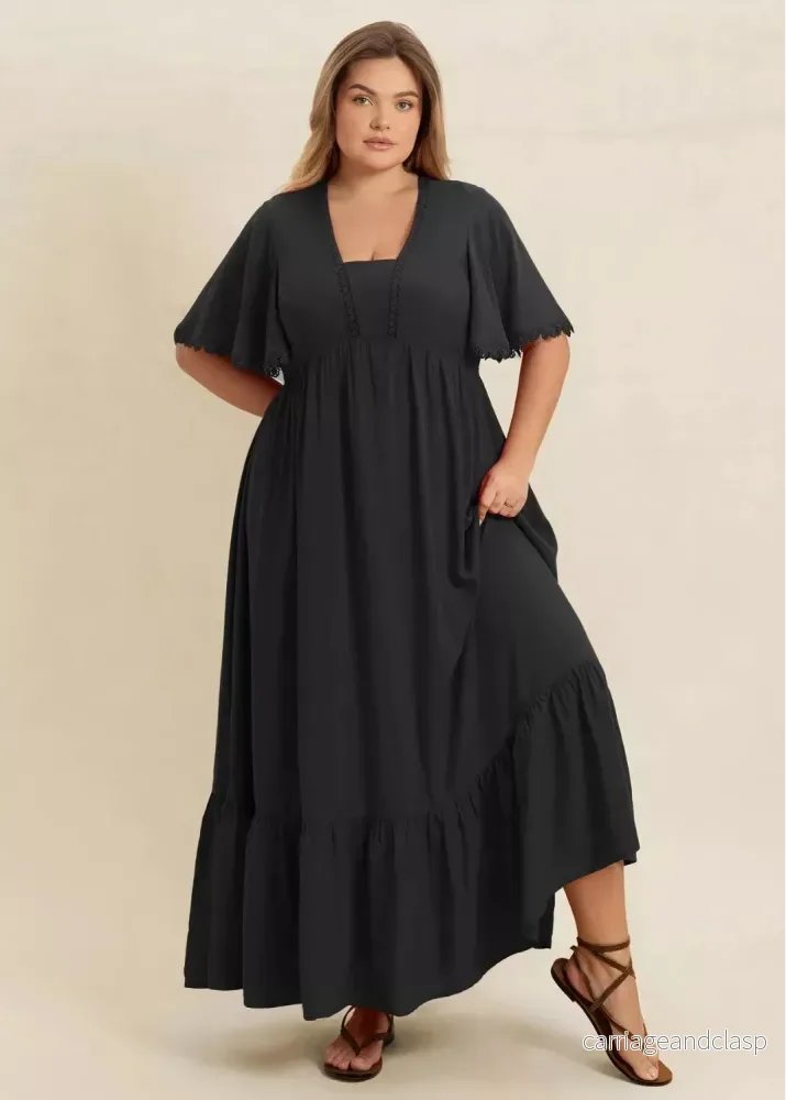 Plus size boho maxiklänning i svart – med volanger och avslappnad elegans Plus size boho maxiklänning i svart – med volanger och avslappnad elegans