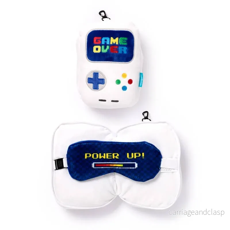 Relaxeazzz spel över formade plysch resa kudde & ögonmask Relaxeazzz spel över formade plysch resa kudde & ögonmask