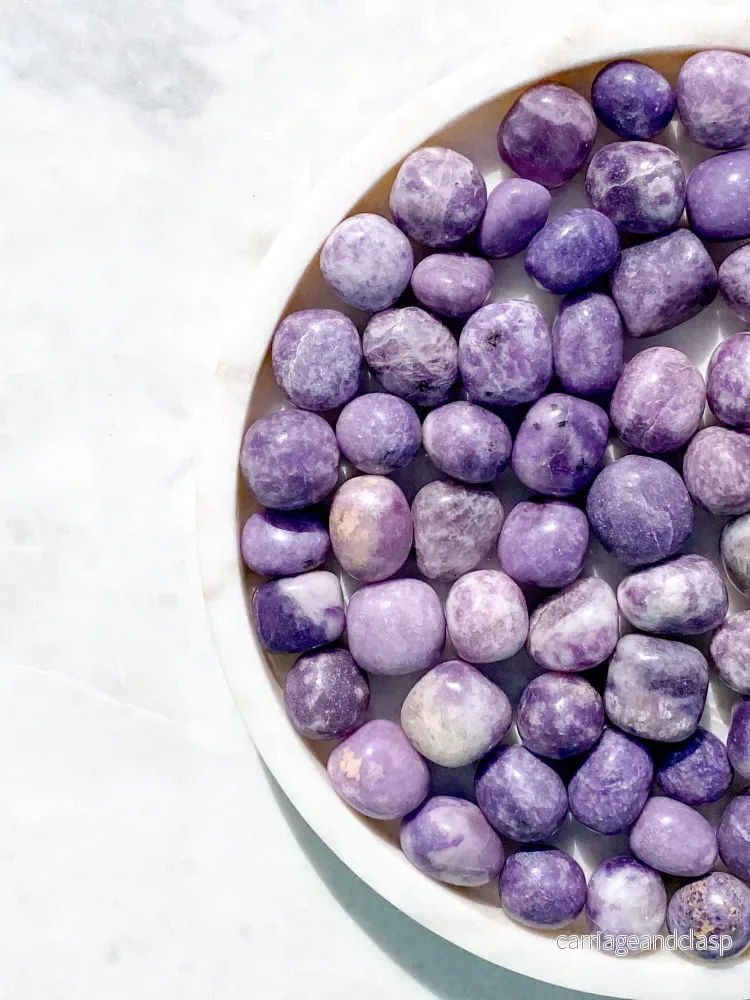 Lepidolite kulor polerade