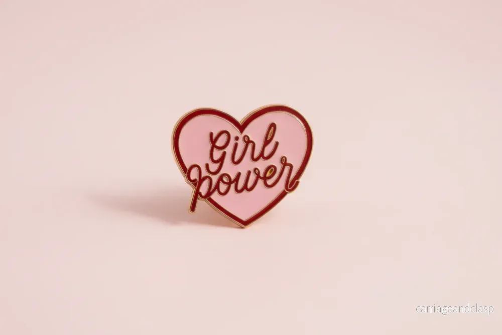 Pin – ”Girl Power” hjärta Pin – ”Girl Power” hjärta