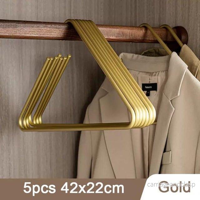 5 stycken hangerar gjorda av solid, matt guld/silver, triangel, för jackor och byxor │ Sömlösa förvaringshyllor gjorda av metall, garderobsorganisatör | Veska