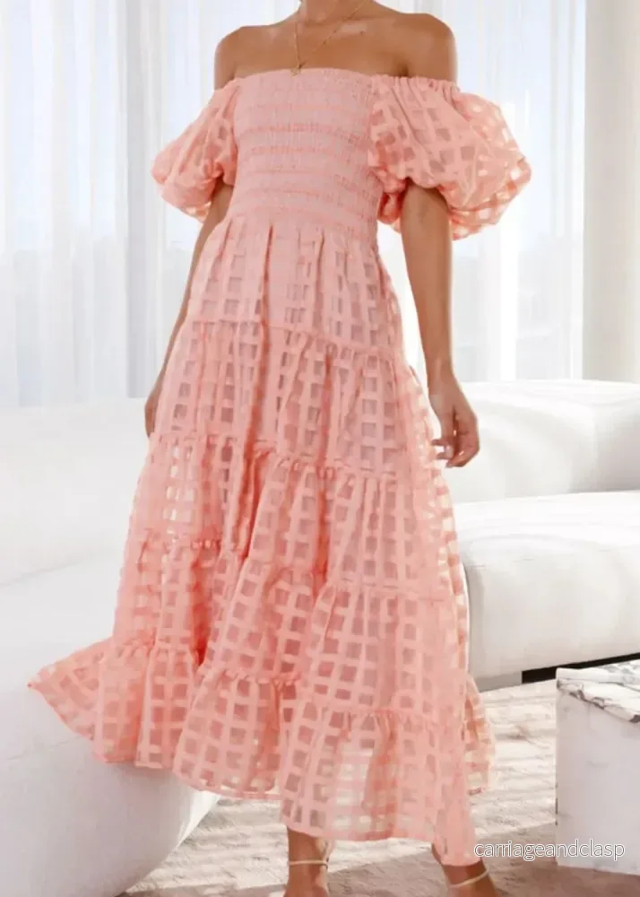 Off shoulder-klänning med puffärmar – romantisk och somrig