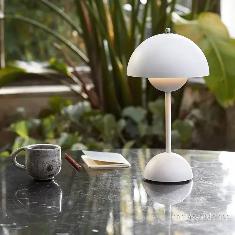 Lunaire - LED bordslampa för en modern atmosfär | Veska