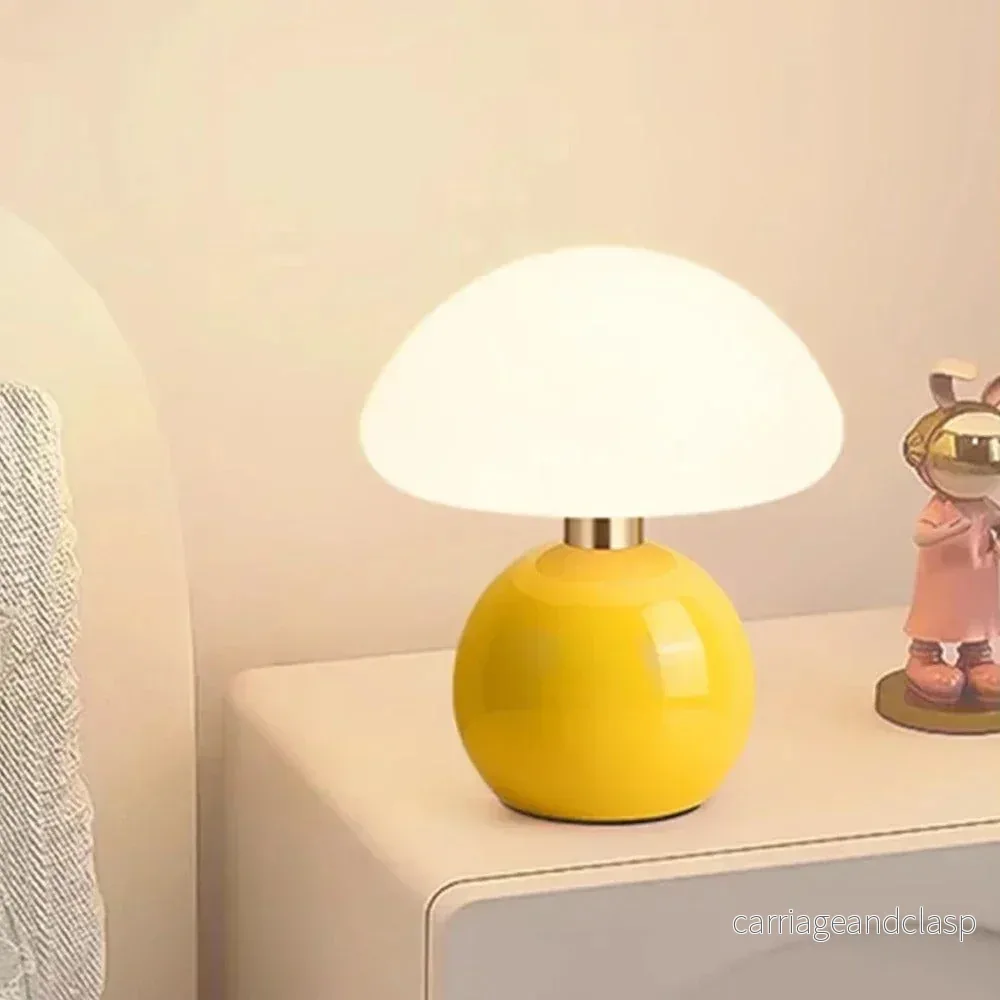 Veska | Elegant Cream Table Lamp – Atmosfärisk Belysning för Hem - Bild 2