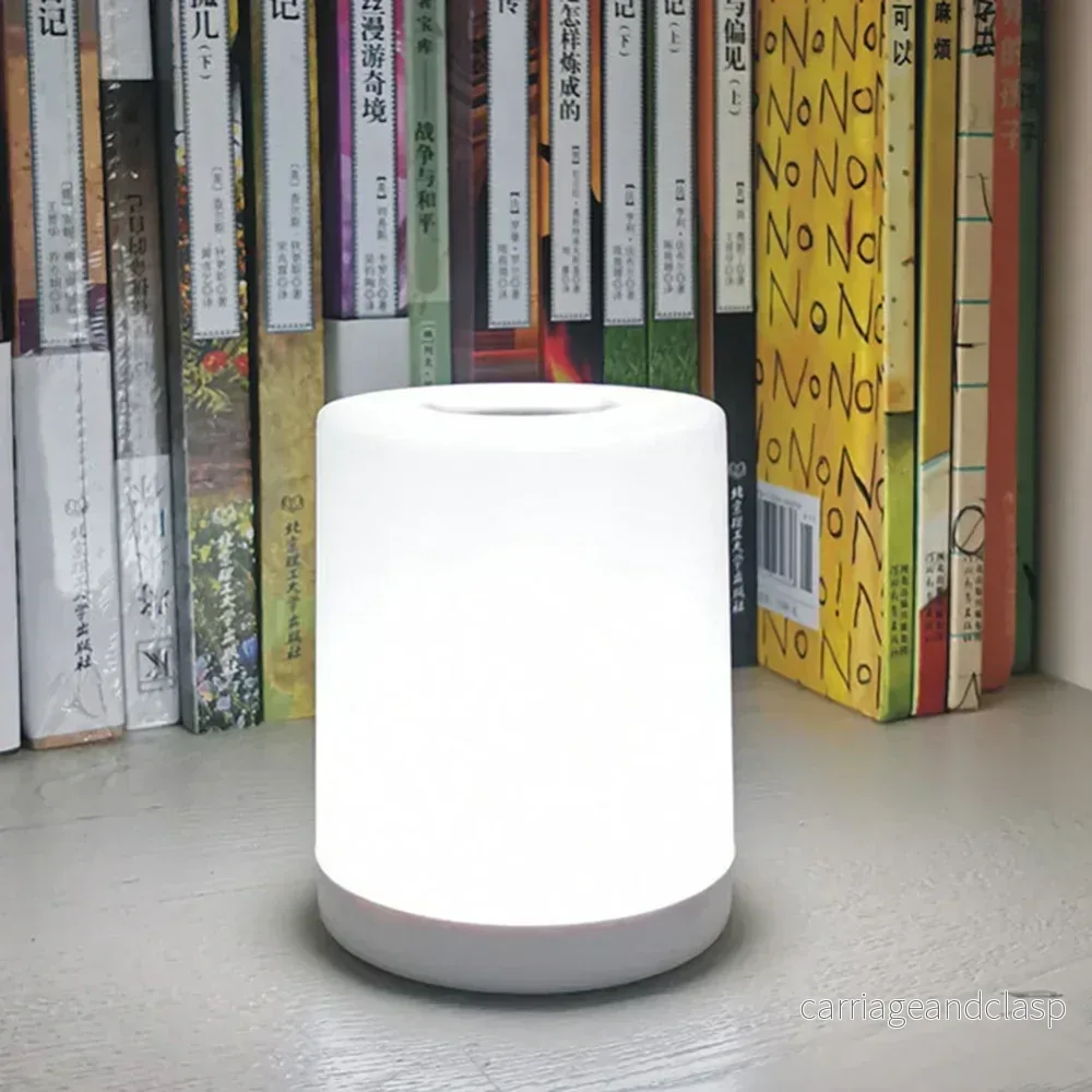 Dimbar LED Bordslampa med USB-port – GlowEase | Veska Dimbar LED Bordslampa med USB-port – GlowEase | Veska