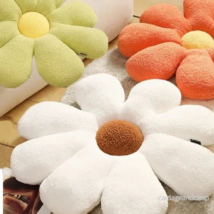 Boucle Plush Flower Cushion | Veska Boucle Plush Flower Cushion | Veska