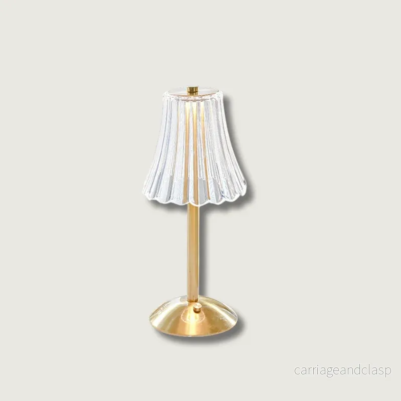 RadiantGold – Elegant Bärbar Bordslampa | Veska
