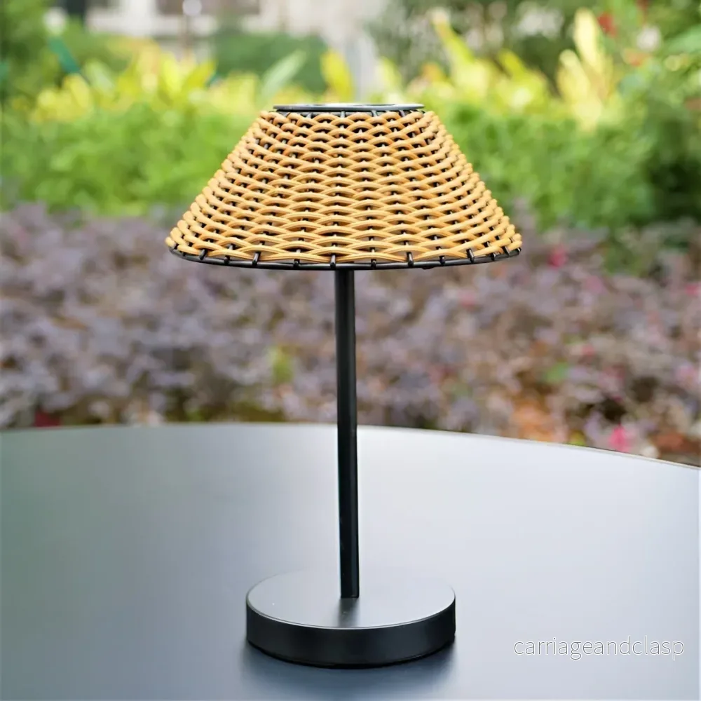 Veska | Elegant GardenWoven Solarbordslampa - Väderbeständig & Energisnål - Bild 2