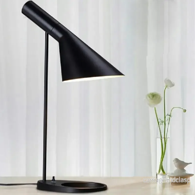 Metaluxe – Premium Modern Bordslampa | Veska