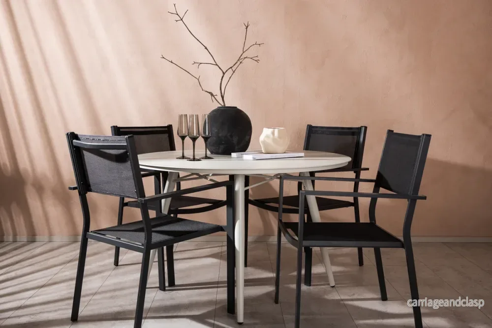 Lina & Copacabana Matgrupp Beige/Svart Lina & Copacabana Matgrupp Beige/Svart