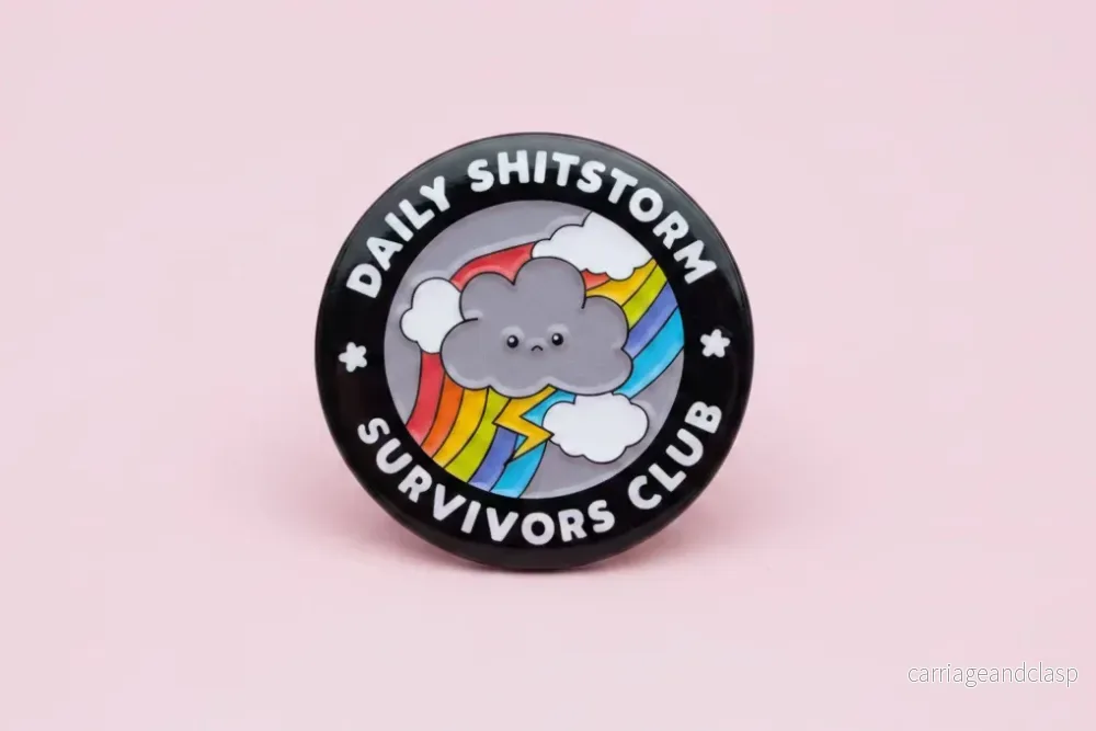 Klistermärke ” Daily shitstorm survivors club”