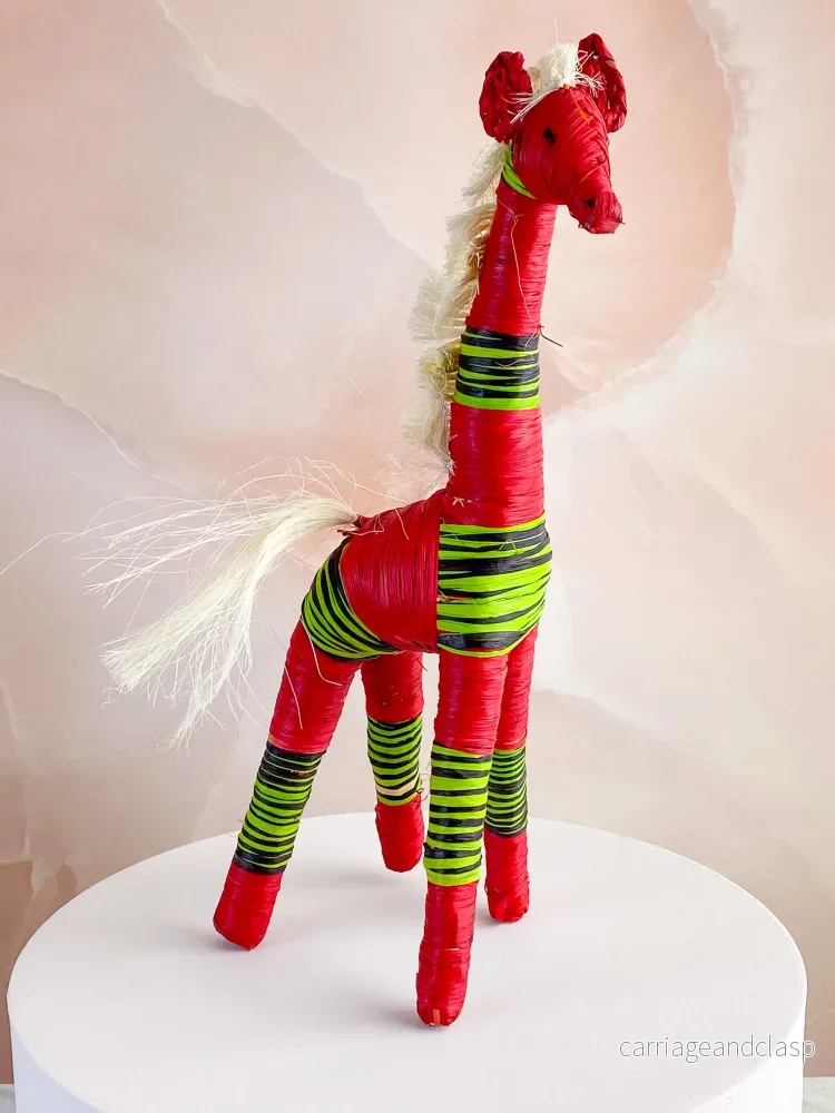 Hand -tråkig giraff från Madagaskar - Bild 2