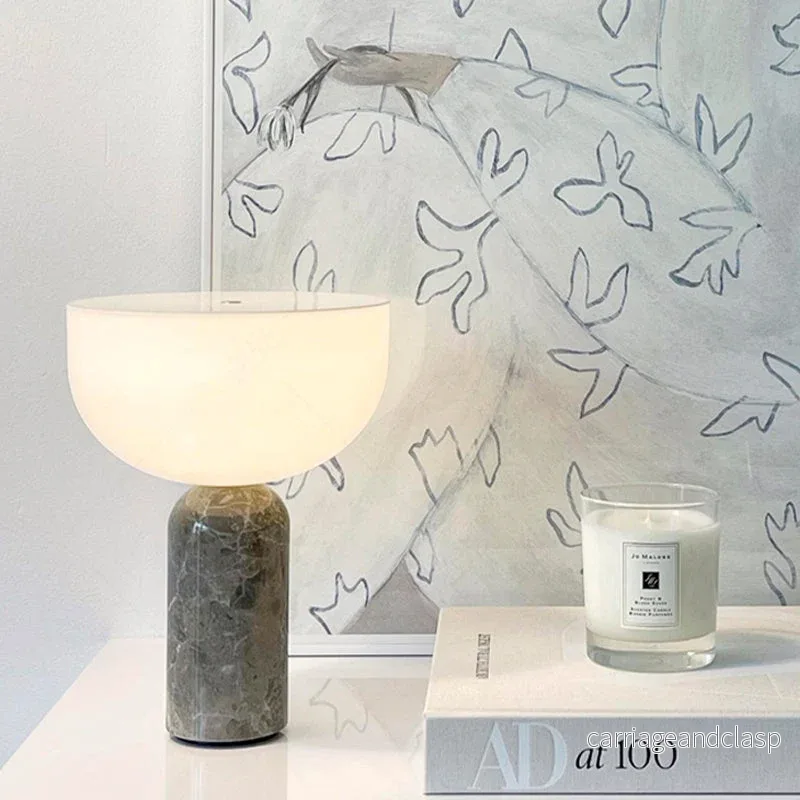 Veska | MarbleLuxe Lampa - Lyxig Marmor Bordslampa med Gyldna Accenter - Bild 2