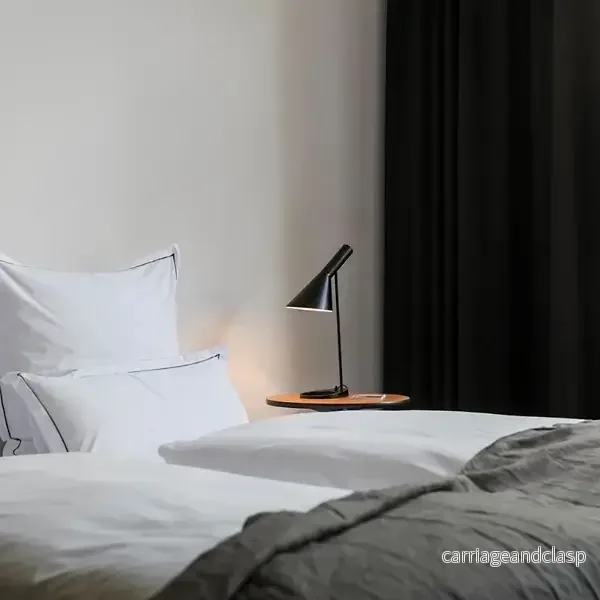 Veska | LumiMinimal Bord - Elegant LED Bordslampa för Modern Inredning - Bild 3