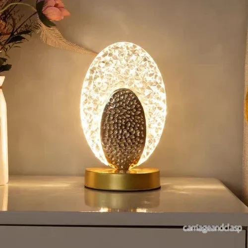 Veska | Plumalux Bordslampa Påfågel Design | Sladdlös & USB-laddbar | Dimbar LED-lampa | 22×13.5 cm | ABS-hölje