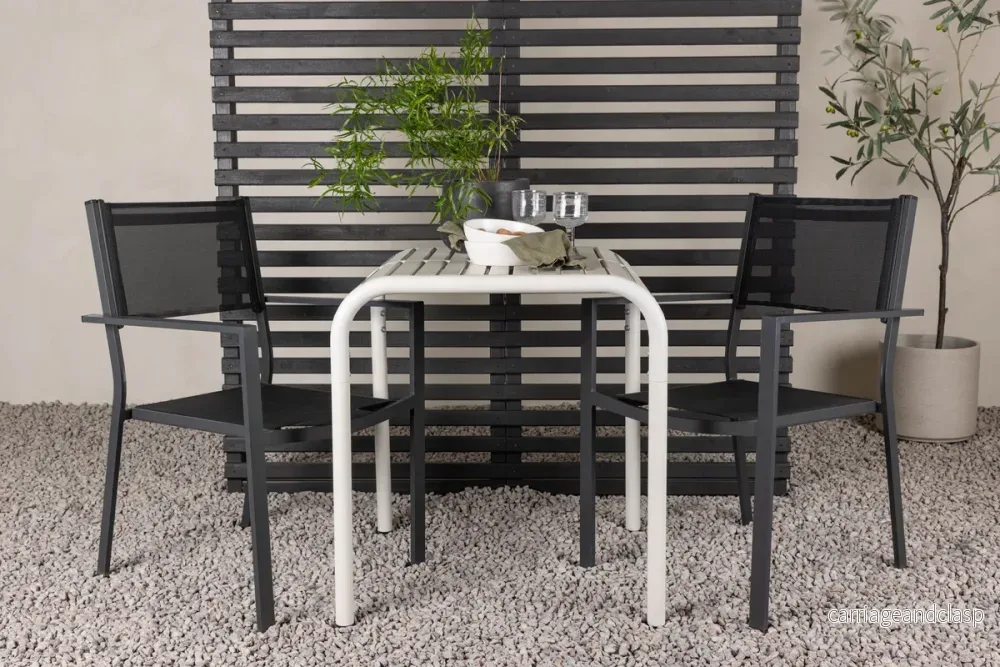 Copacabana & Borneo Matstolar Svart + Cafebord Beige Copacabana & Borneo Matstolar Svart + Cafebord Beige
