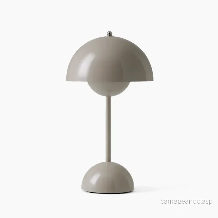 Fleur LED Bordslampa – Elegant trådlös design, Ikonisk 60-tals stil, Dimbar ljus, Modern heminredning | Veska Fleur LED Bordslampa – Elegant trådlös design, Ikonisk 60-tals stil, Dimbar ljus, Modern heminredning | Veska