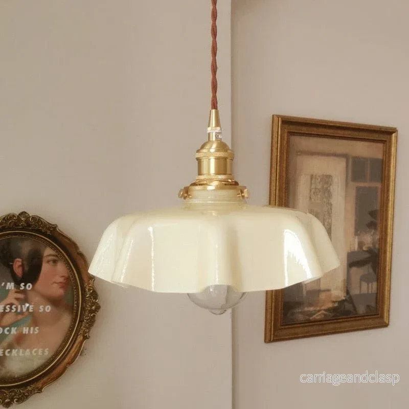 Kräm Blommig Mässingspendel Lampa | Veska Kräm Blommig Mässingspendel Lampa | Veska