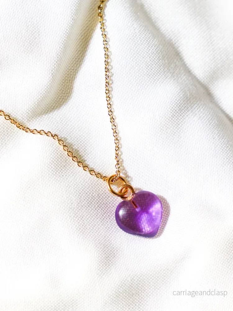 Halsband med petit hjärta i blått kalcedon Halsband med petit hjärta i blått kalcedon