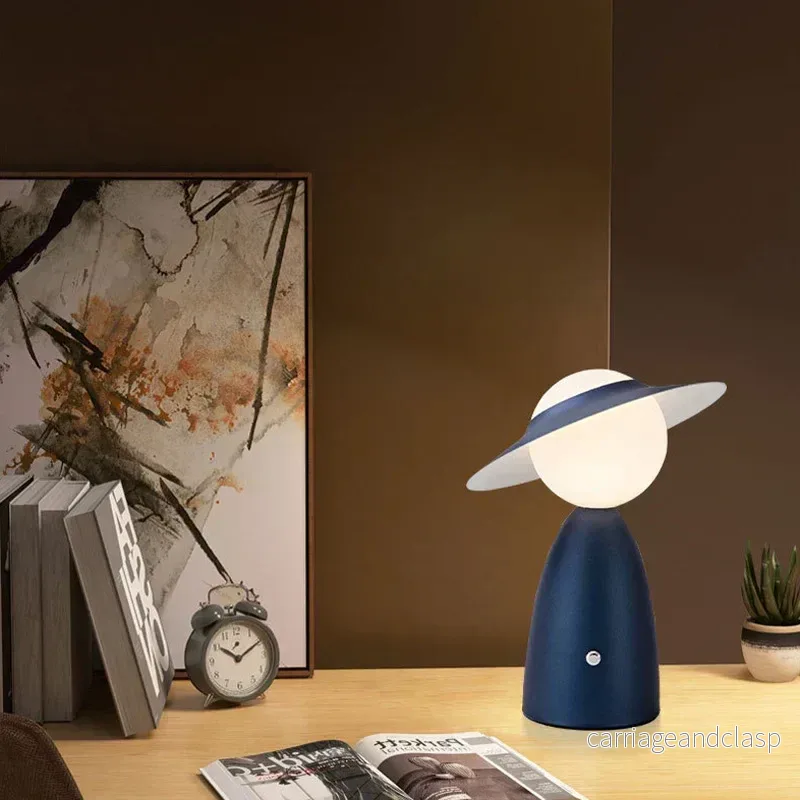 Batteri Bordslampa Man med Hatt | Veska Batteri Bordslampa Man med Hatt | Veska