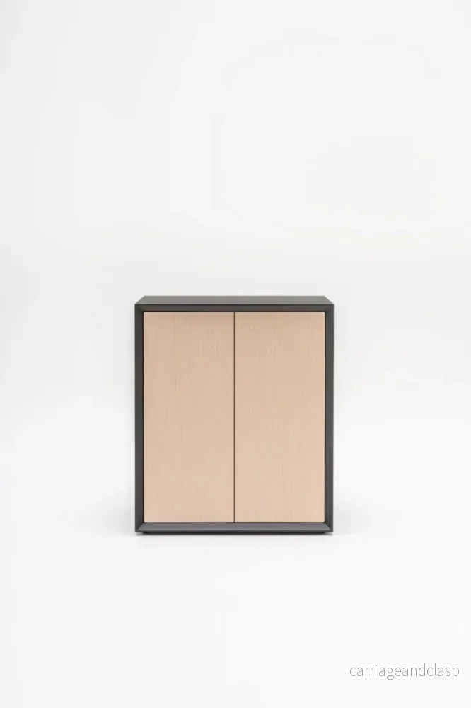 Gravity cabinet